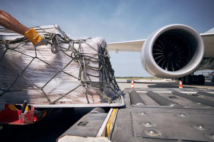 Layanan Cargo Udara solo